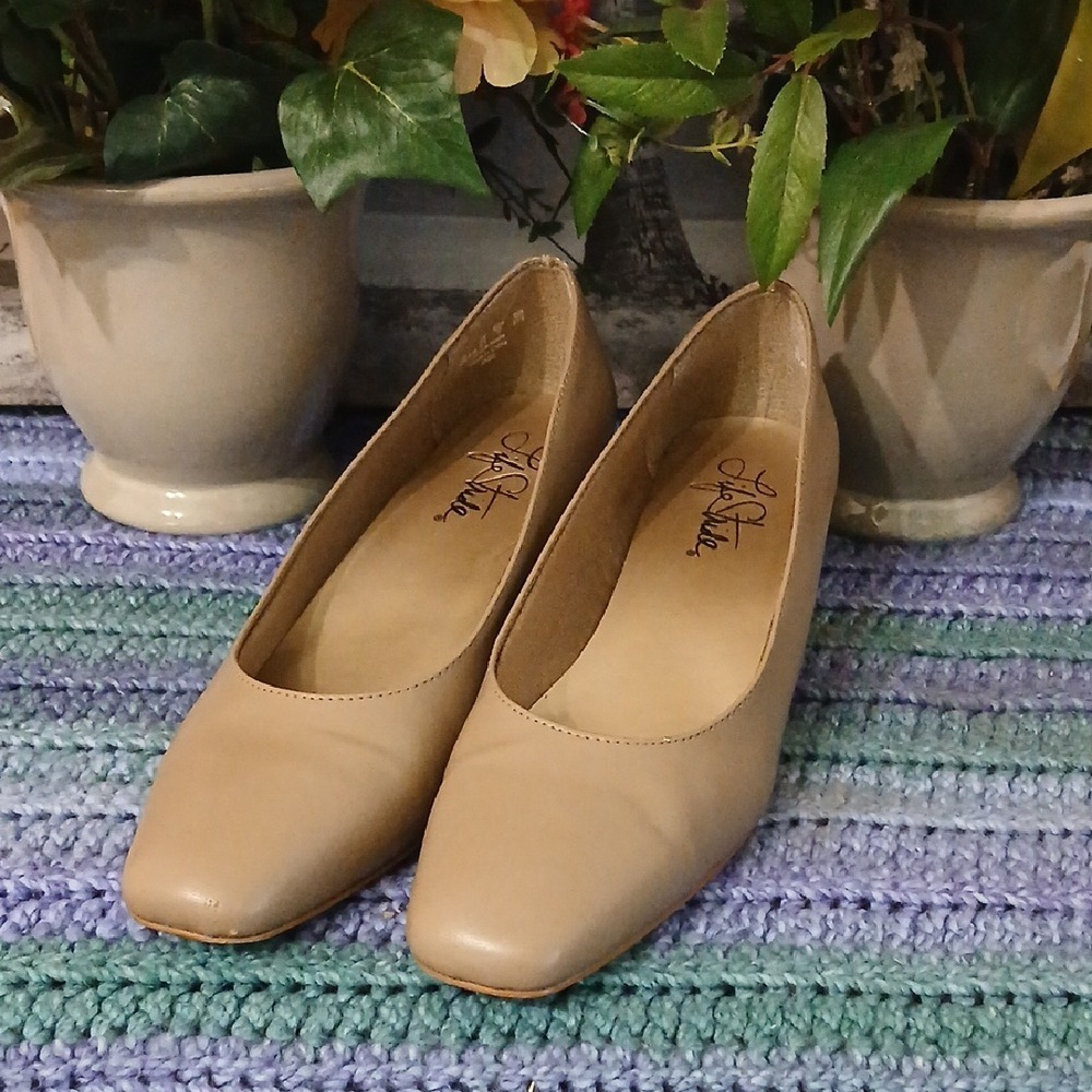 Life Stride Classic Beige Women's Heels